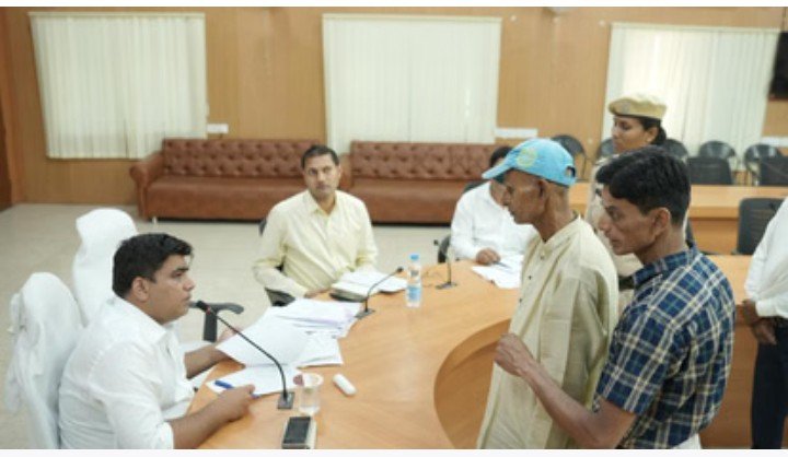 अंगूठे के निशान लेकर नहीं दे रहे राशन, अध्यक्ष समेत तीन के खिलाफ दर्ज होगी FIR