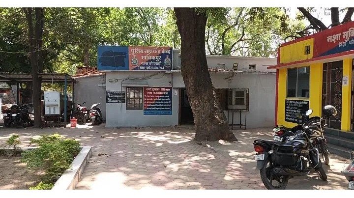 खुद को आबकारी विभाग का कर्मचारी बता कर दिखा रहा था रोब, पुलिस की कार्यवाही: