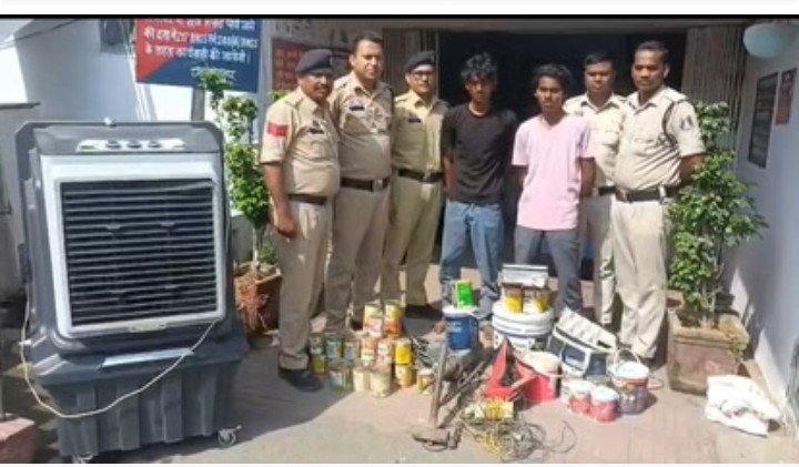 चोरी के कुछ घंटों में पकड़े दो चोर, लाखों का पूरा माल बरामद