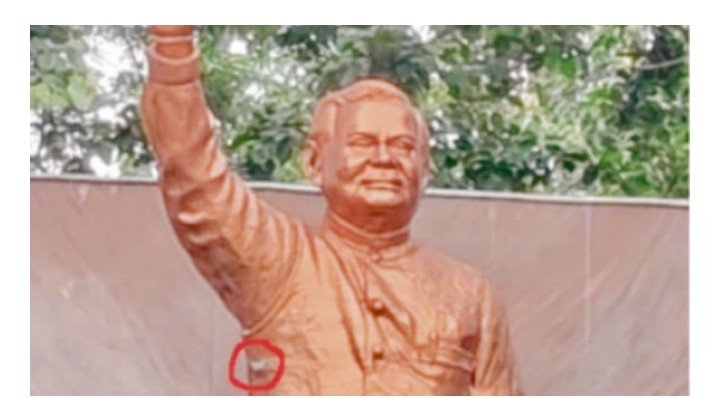 कोरबा में कांसे की धातु से बननी थी अटल बिहारी बाजपेयी की प्रतिमा, सीमेंट से निर्मित कर कांसे के रंग में रंग दिया, बारिश ने खोली पोल