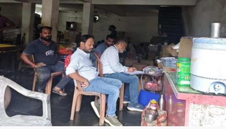 रक्षाबंधन से पहले खाद्य विभाग की कार्रवाई, 10 हजार का संदिग्ध माल सीज, जांच के लिए सैंपल भेजे